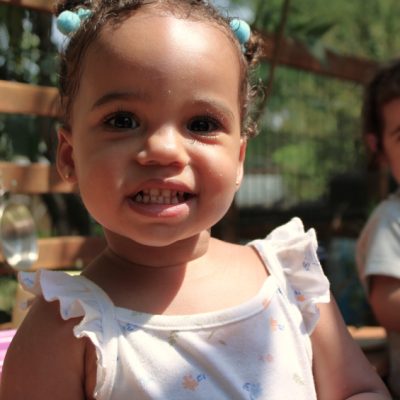crianca-menina-negra-kinder